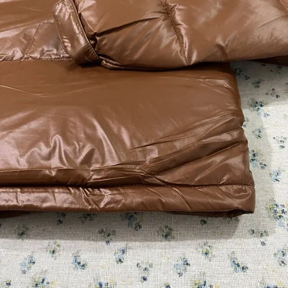 The North Face 1984 Short "Kendall Jenner Style" Glossy Down Jacket - Picture 6 of 11